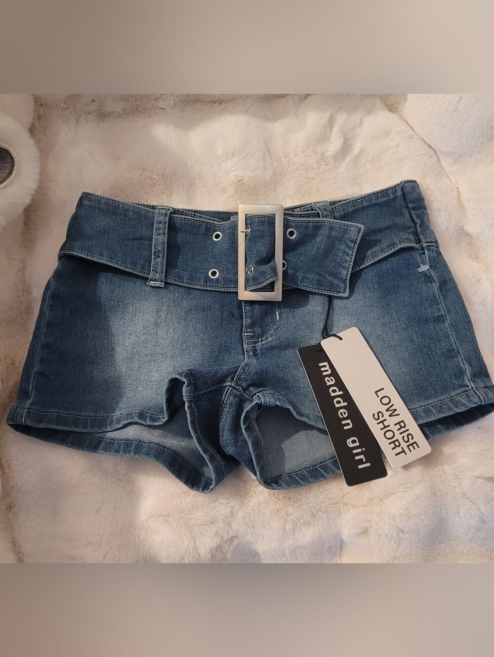 NWT! Madden Girl Size 0, Dark Blue Denim Low-Rise Belted Shorts.